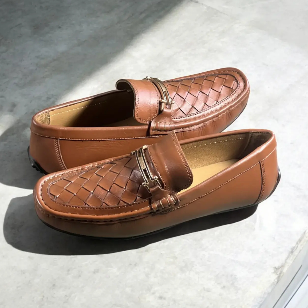 Leather paroi with buckle tan-1162